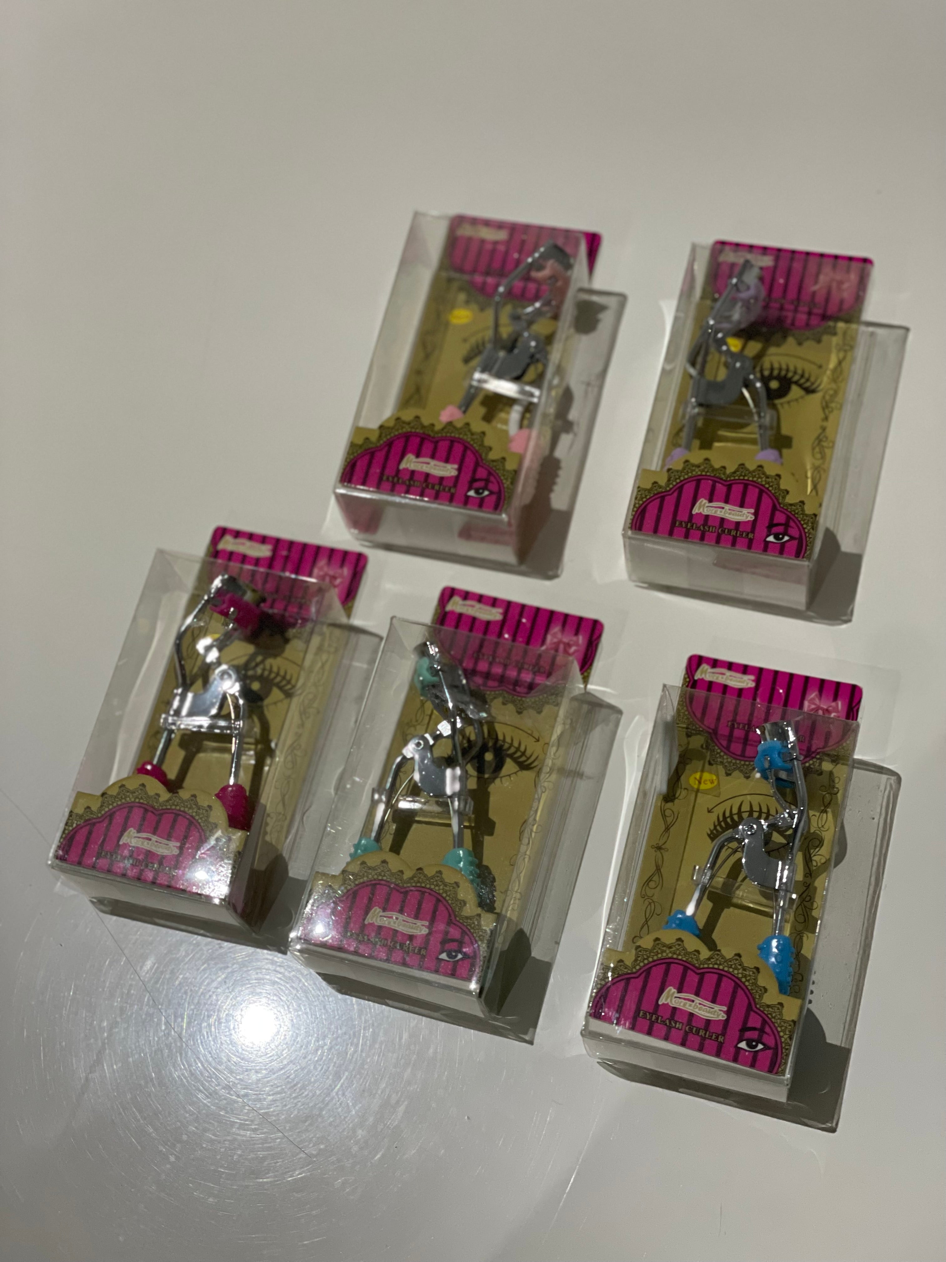 Eyelash Curler w/ Textured Grip – 11 cm, Soft Silicone handle