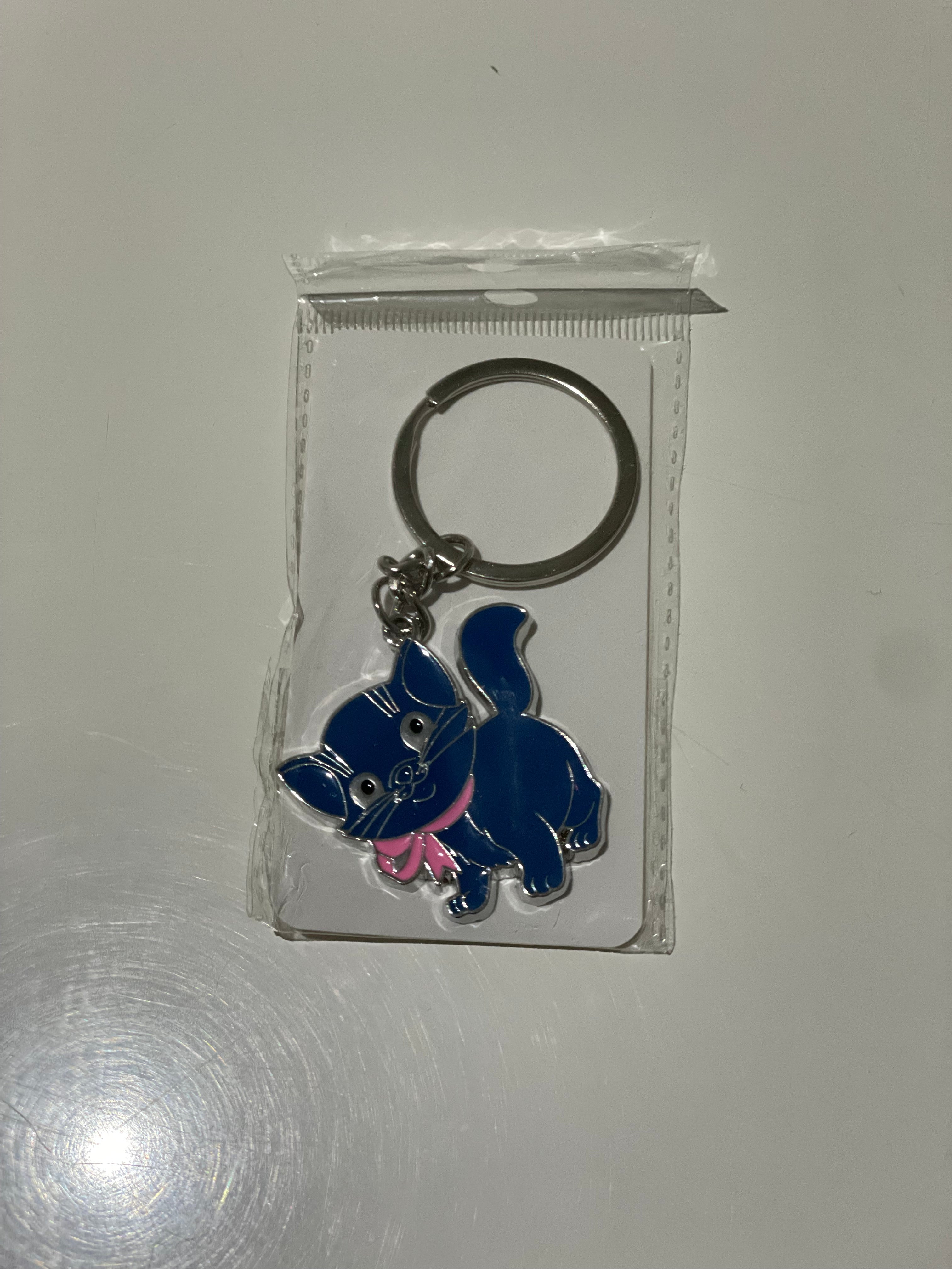 Metal Cat w/ Ribbon Keychain 10 cm – Enamel Heart Charm (Assorted Colours)