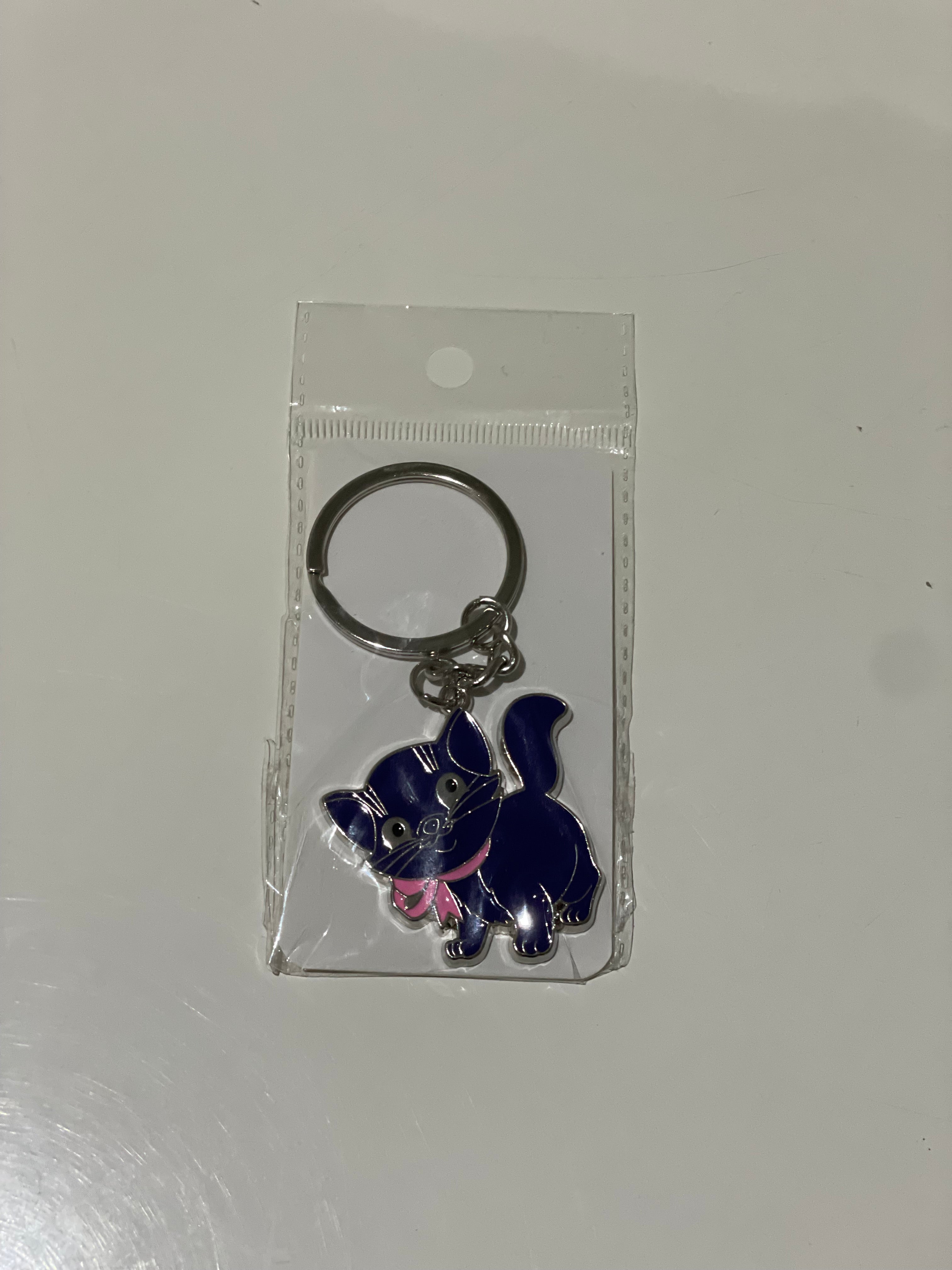 Metal Cat w/ Ribbon Keychain 10 cm – Enamel Heart Charm (Assorted Colours)