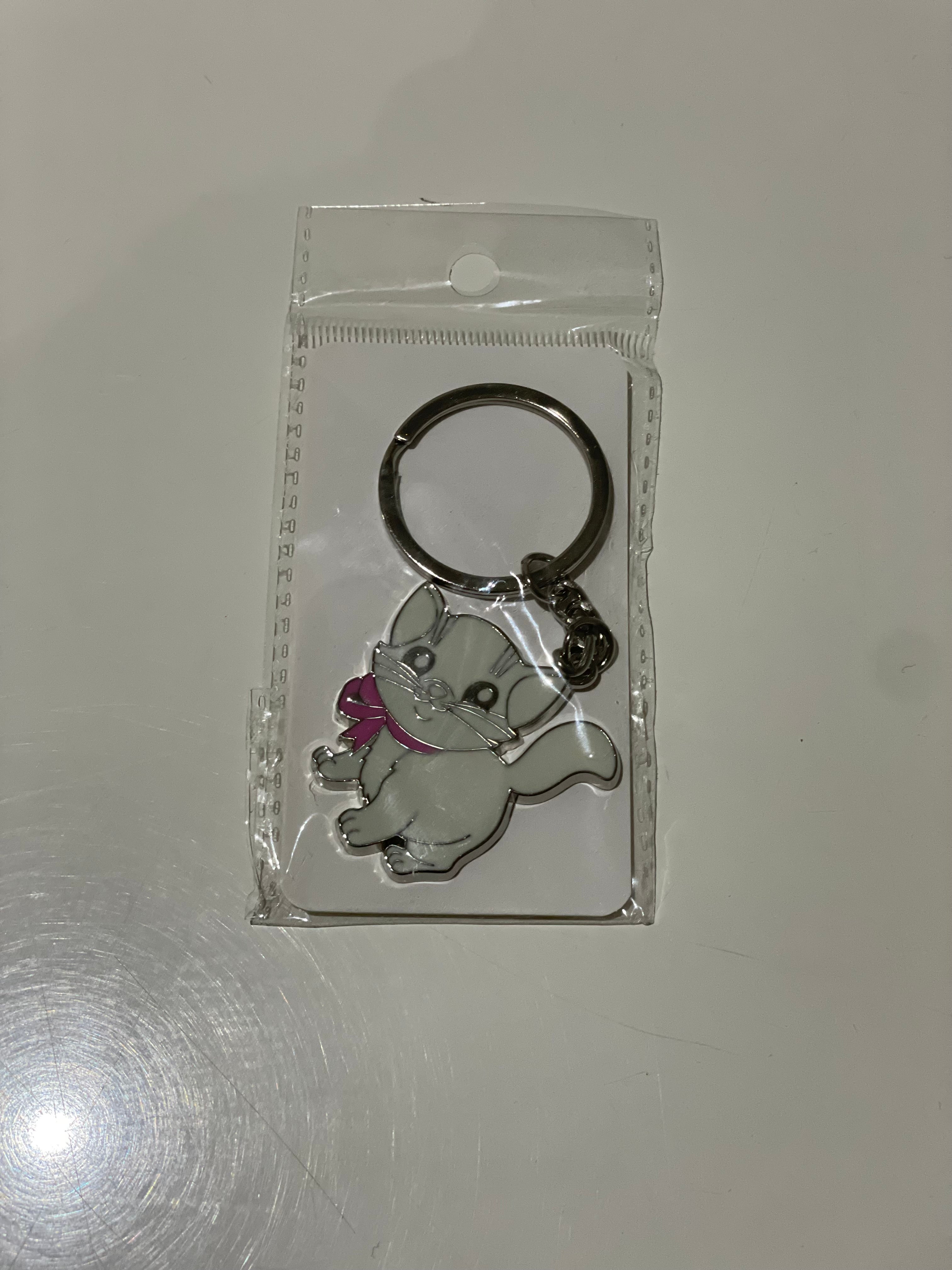 Metal Cat w/ Ribbon Keychain 10 cm – Enamel Heart Charm (Assorted Colours)